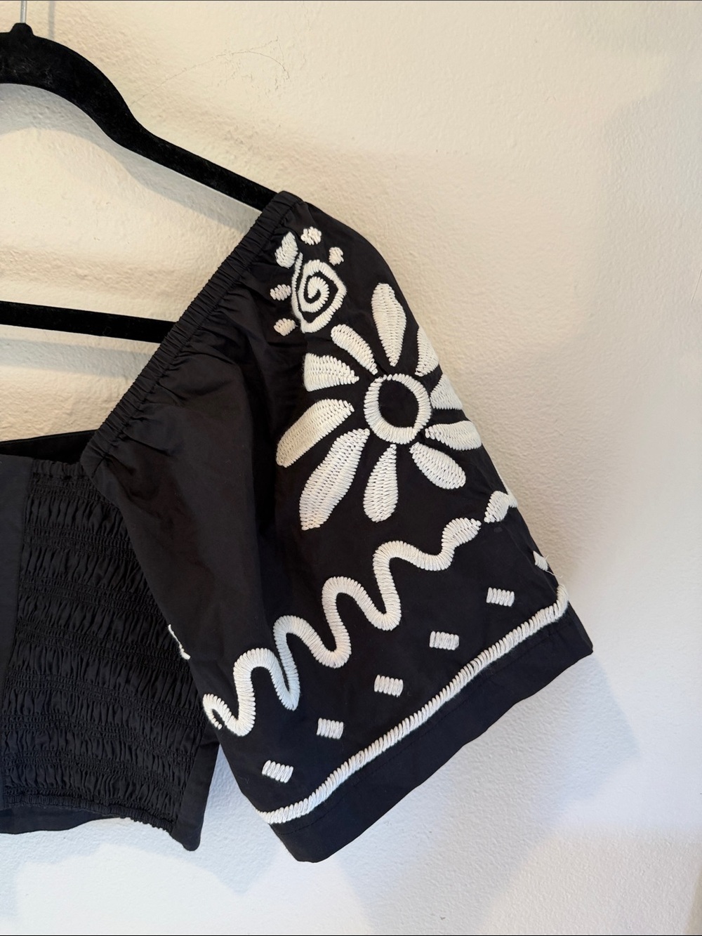 Cleobella Black Puff Sleeve Embroidered Crop Top - Picture 8 of 10